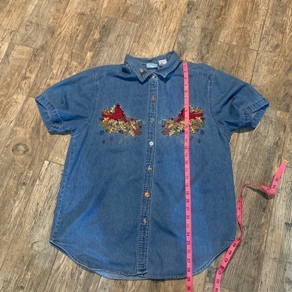 Women’s Bobbie Brooks Denim Collared Button down SS cardinals leaves fall scene - Picture 5 of 5